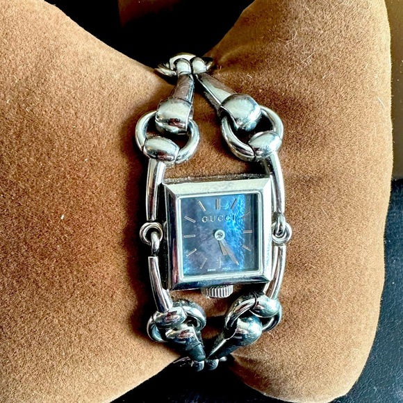 GUCCI SIGNORIA STAINLESS STEEL BLUE MOTHER OF PEARL WATCH - Picture 1 of 6